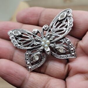 Vintage/Retro Avon Silvertone Butterfly Brooch Pin w/ Faux Pearls